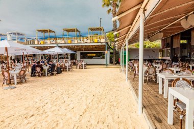 Cape Town, Güney Afrika - 12 Mayıs 2022: Grand Africa Cafe and Beachfront bar and restaurant