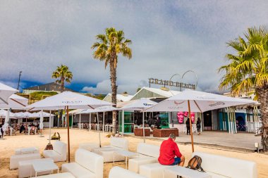Cape Town, Güney Afrika - 12 Mayıs 2022: Grand Africa Cafe and Beachfront bar and restaurant
