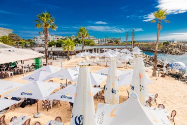 Cape Town, Güney Afrika - 12 Mayıs 2022: Grand Africa Cafe and Beachfront bar and restaurant