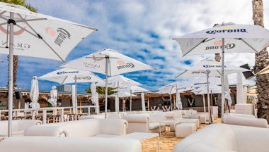 Cape Town, Güney Afrika - 12 Mayıs 2022: Grand Africa Cafe and Beachfront bar and restaurant