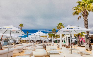 Cape Town, Güney Afrika - 12 Mayıs 2022: Grand Africa Cafe and Beachfront bar and restaurant