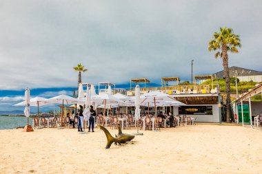 Cape Town, Güney Afrika - 12 Mayıs 2022: Grand Africa Cafe and Beachfront bar and restaurant