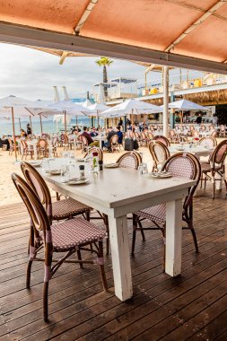 Cape Town, Güney Afrika - 12 Mayıs 2022: Grand Africa Cafe and Beachfront bar and restaurant