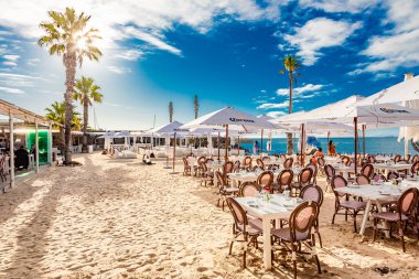 Cape Town, Güney Afrika - 12 Mayıs 2022: Grand Africa Cafe and Beachfront bar and restaurant