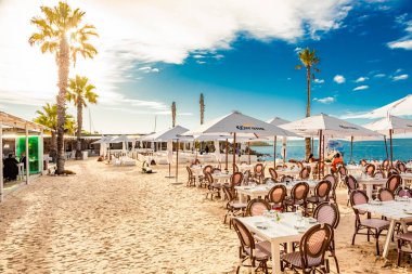 Cape Town, Güney Afrika - 12 Mayıs 2022: Grand Africa Cafe and Beachfront bar and restaurant