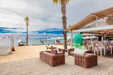Cape Town, Güney Afrika - 12 Mayıs 2022: Grand Africa Cafe and Beachfront bar and restaurant