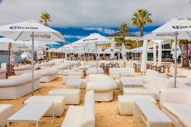 Cape Town, Güney Afrika - 12 Mayıs 2022: Grand Africa Cafe and Beachfront bar and restaurant