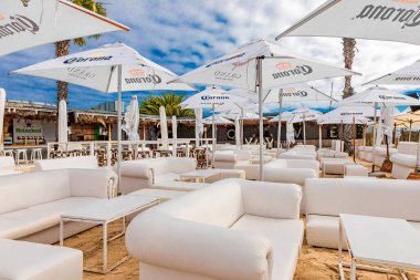 Cape Town, Güney Afrika - 12 Mayıs 2022: Grand Africa Cafe and Beachfront bar and restaurant