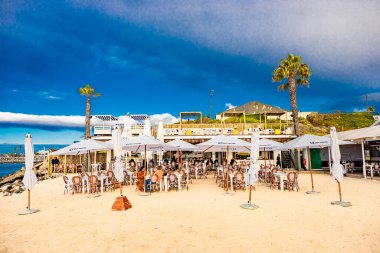 Cape Town, Güney Afrika - 12 Mayıs 2022: Grand Africa Cafe and Beachfront bar and restaurant
