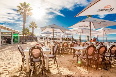 Cape Town, Güney Afrika - 12 Mayıs 2022: Grand Africa Cafe and Beachfront bar and restaurant