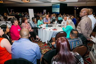 Johannesburg, Güney Afrika - 28 Kasım 2013: Bir ağ ve liderlik atölyesine katılan çeşitli delegeler