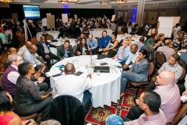 Johannesburg, Güney Afrika - 28 Kasım 2013: Bir ağ ve liderlik atölyesine katılan çeşitli delegeler