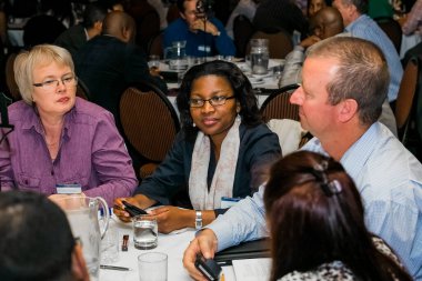 Johannesburg, Güney Afrika - 28 Kasım 2013: Bir ağ ve liderlik atölyesine katılan çeşitli delegeler