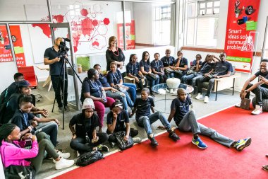 Johannesburg, Güney Afrika - 7 Ekim 2015: Üniversite öğrencileri bir atölyeye katılıyor