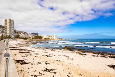 Cape Town Güney Afrika 'nın Atlantik kıyısındaki Sea Point gezinti alanı