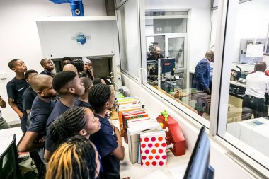 Johannesburg, Güney Afrika - 7 Ekim 2015: Üniversite öğrencileri bir atölyeye katılıyor