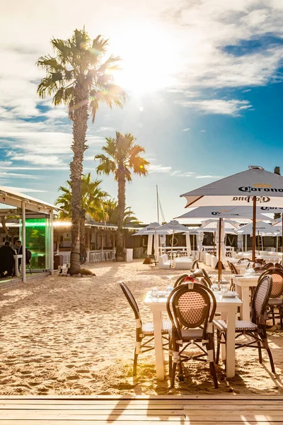 Cape Town, Güney Afrika - 12 Mayıs 2022: Grand Africa Cafe and Beachfront bar and restaurant