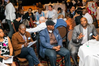 Johannesburg, Güney Afrika - 28 Kasım 2013: Bir ağ ve liderlik atölyesine katılan çeşitli delegeler