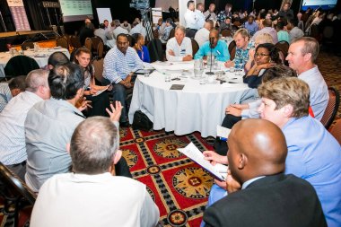 Johannesburg, Güney Afrika - 28 Kasım 2013: Bir ağ ve liderlik atölyesine katılan çeşitli delegeler