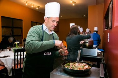 Johannesburg, Güney Afrika - 31 Ağustos 2014: Ekip oluşturma kursunda çeşitli kişiler