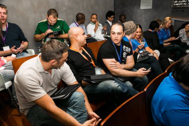 Johannesburg, Güney Afrika - 19 Kasım 2014: Bir ağ ve liderlik atölyesine katılan çeşitli öğrenciler