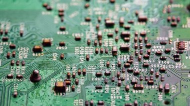 Modem yönlendiricisinin PC devre kartındaki yazdırılmış kabloları kapat