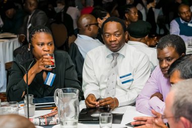 Johannesburg, Güney Afrika - 28 Kasım 2013: Bir ağ ve liderlik atölyesine katılan çeşitli delegeler