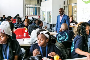 Johannesburg, Güney Afrika - 7 Ekim 2015: Üniversite öğrencileri bir atölyeye katılıyor