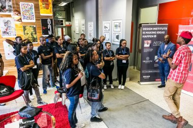 Johannesburg, Güney Afrika - 7 Ekim 2015: Üniversite öğrencileri bir atölyeye katılıyor