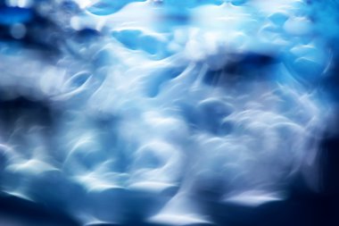 gerçeküstü katlanmış ve hafif pus