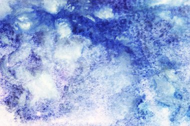 mavi ve beyaz suluboya katlanmış