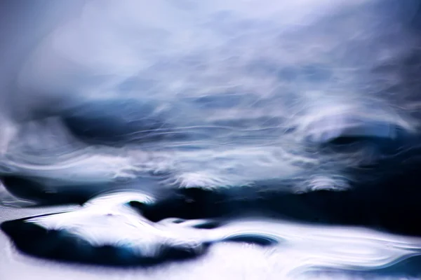 Gerçeküstü mavi dalgalar ve lekeleri — Stok fotoğraf