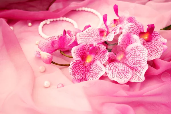 Cute pink orchids, necklace and beads — Stock Photo, Image