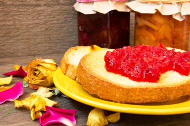 reçel sarı plaka ile tost