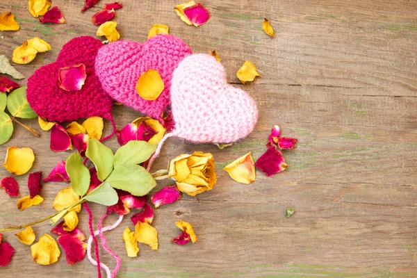 Knitted valentine's hearts — Stock Photo, Image