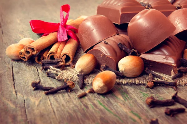 Yummy chocolate candies, cinnamon, nuts — Stock Photo, Image