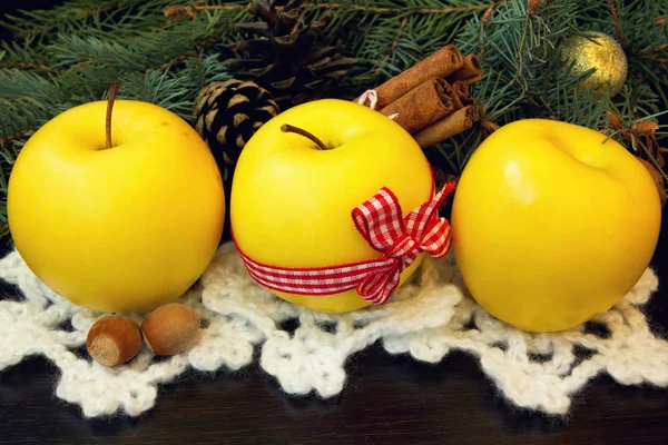 Manzanas amarillas de Navidad — Foto de Stock