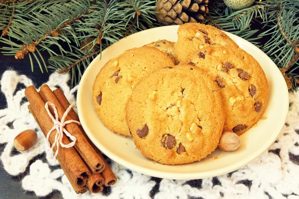 Gebackene Plätzchen mit Schokolade. Weihnachtsjause — Stockfoto