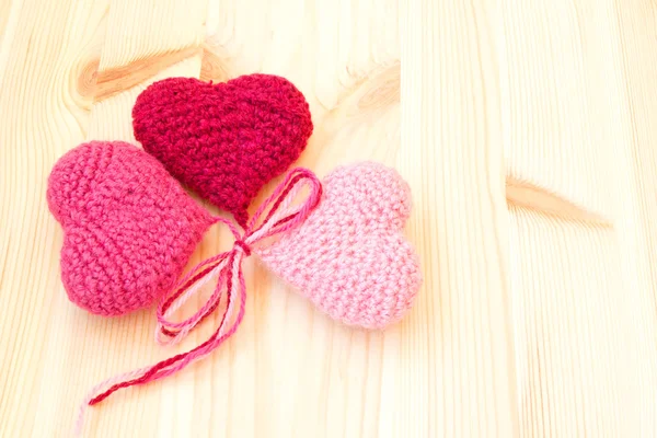 Knitted toys in the shape of valentine's hearts — Stock Photo, Image