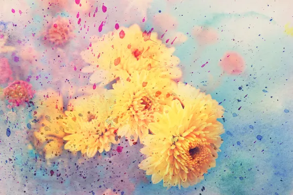 Oeuvre scénique aux délicates fleurs d'aster jaune — Photo