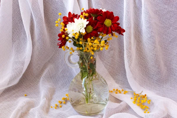 Bouquet of beautiful flowers in vase — Stock Photo, Image
