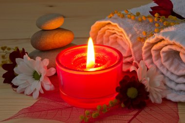 Kırmızı koku mum yanan yakın çekim ve spa olayı