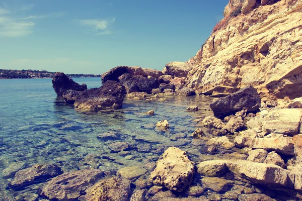 Rotsachtig strand, Kreta, Griekenland — Stockfoto