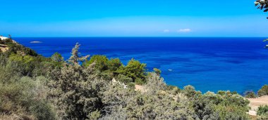 Kıbrıs 'taki dağdan deniz manzarası