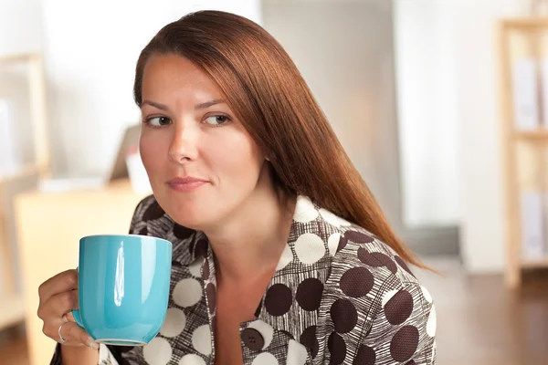 Pretty Caucasian woman at work — Stock Photo, Image