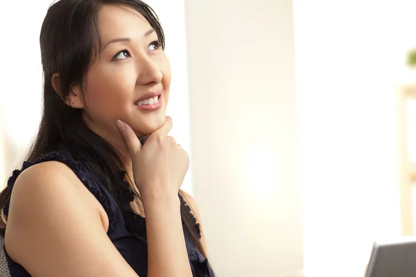 Asian woman in living room — Stock Photo, Image