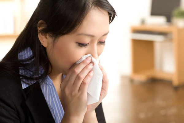 Asian woman with cold — Stock Photo, Image
