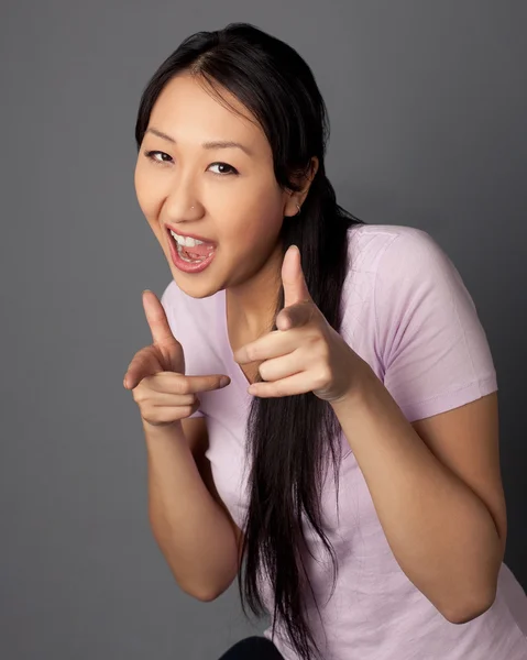 Niedlich asiatische Frau im Studio — Stockfoto