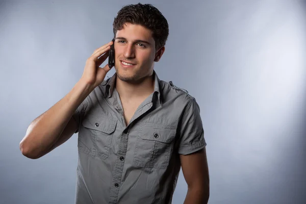 Hombre guapo en el estudio . — Foto de Stock