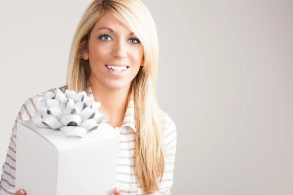 Beautiful blond woman against light grey background — Stock Photo, Image